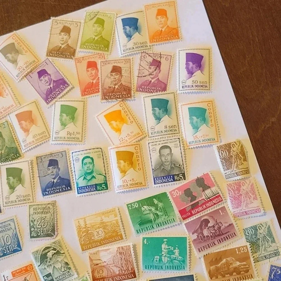 🌴3/$15🌴 Vintage stamps from Indonesia - Picture 3 of 6
